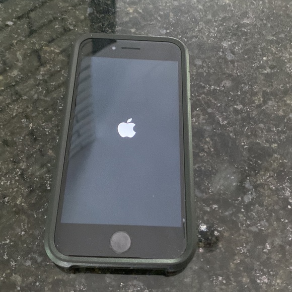 iPhone 7 - Picture 3 of 4